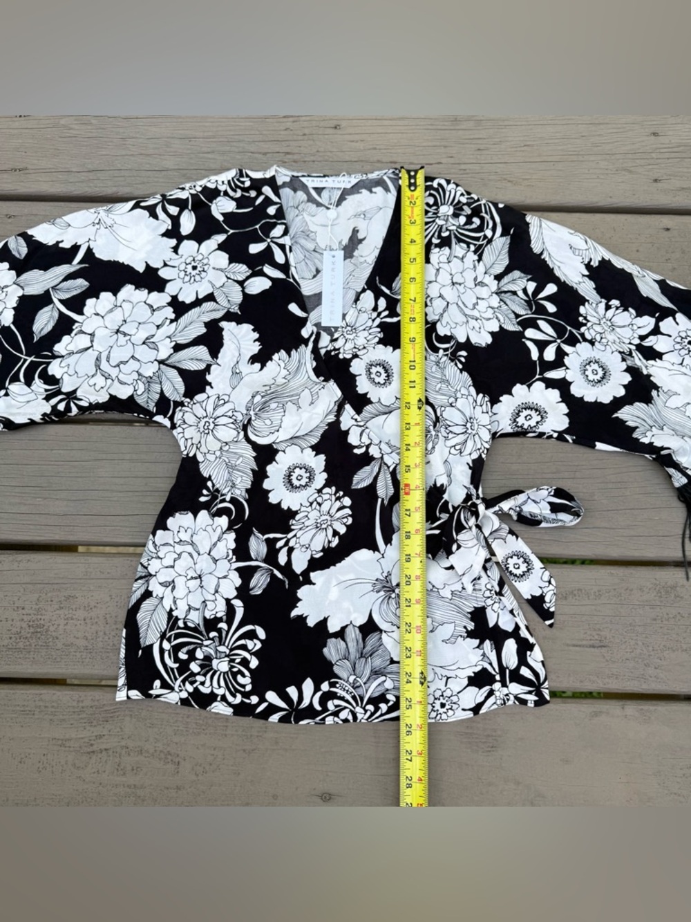 NWT Trina Turk Magomago Top Blouse in black and white size S - Picture 16 of 16